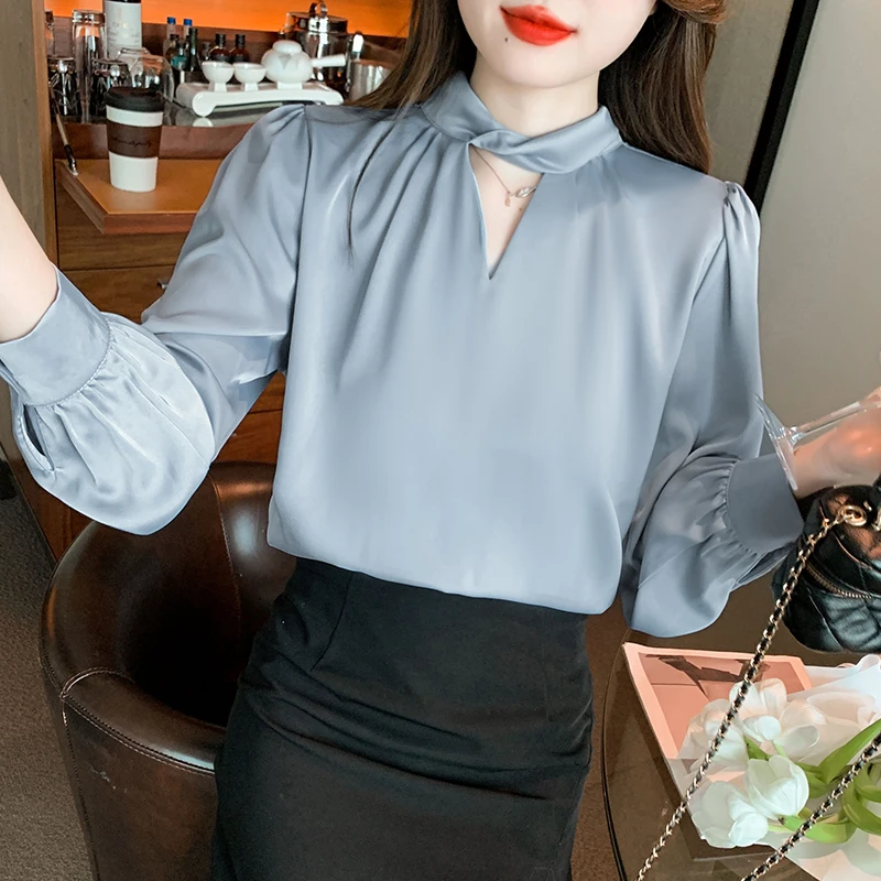 Рисунок 3 - Женская шелковая блузка с ленточным воротником