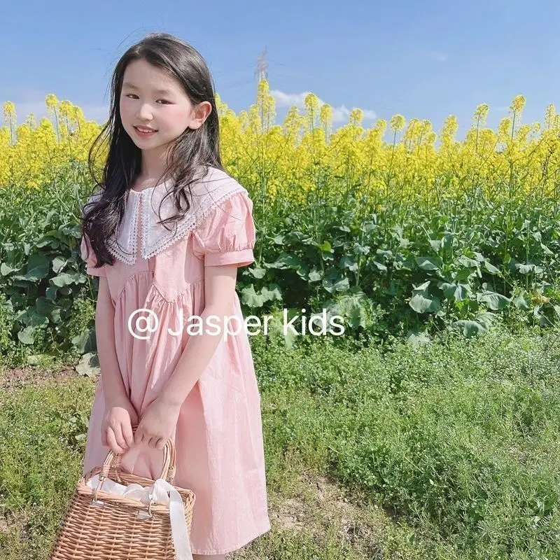 

Платье длиной выше колена, с круглым вырезом и длинным рукавом