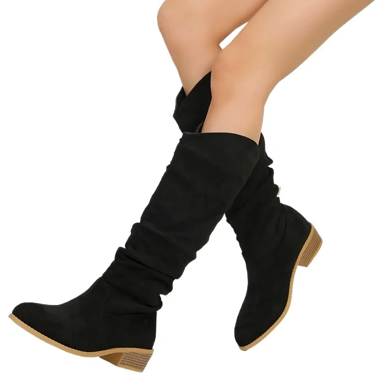 Женские замшевые ботинки с острым носком на квадратном каблуке