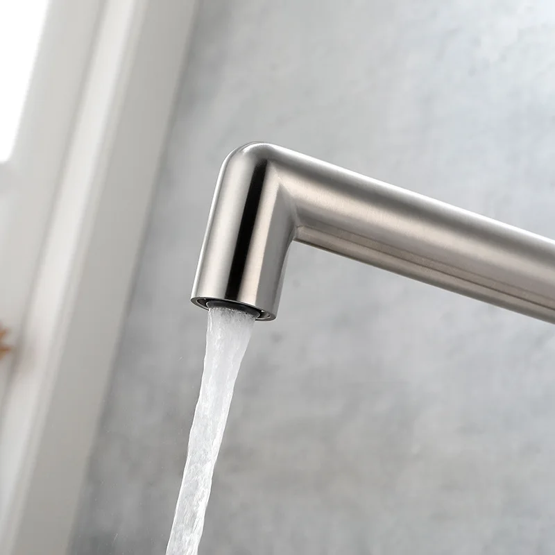 Бессвинцовый кухонный смеситель из нержавеющей стали 304 можно вращать пистолет