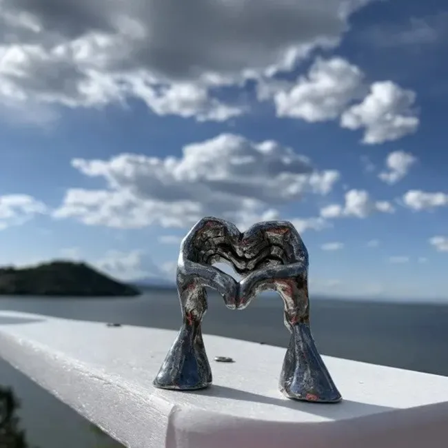 

Love gesture tabletop sculpture resin handicraft sculpture decoration home decoration Valentine's Day gift