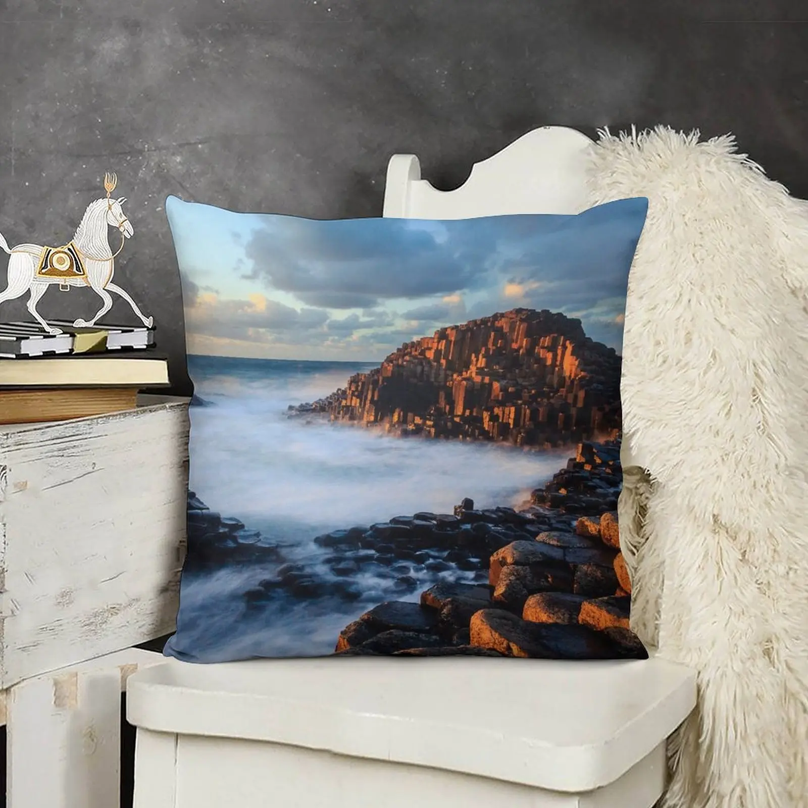 Декоративная подушка с изображением заката Giants Causeway чехлы на диваны подушки для