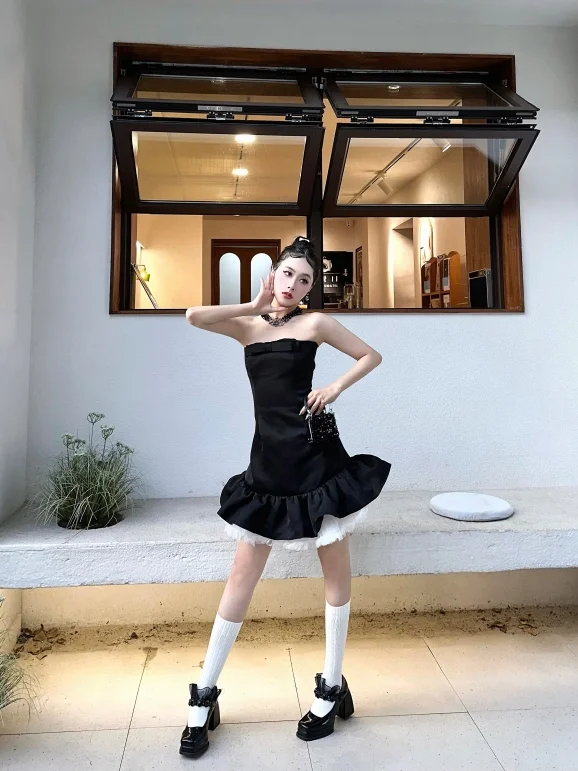 Женское платье-футляр с юбкой-годе в обтяжку