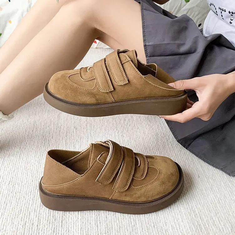 Повседневная женская обувь сабо на платформе и низком каблуке Modis с круглым