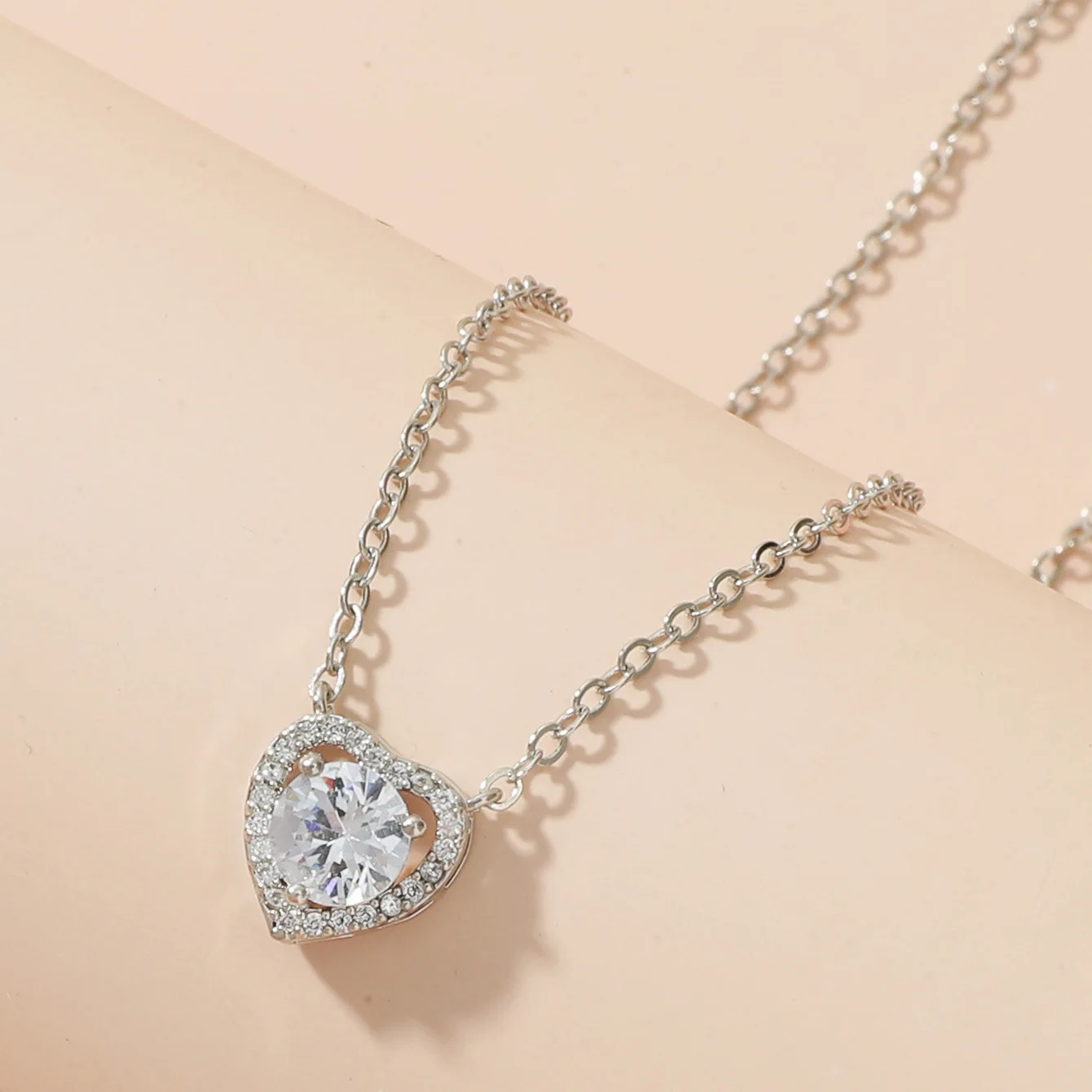 

Wedding Crystal Zircon Heart Necklace Korean Fashion Silver Color Heart Choker Necklace For Women Jewelry Necklaces O69