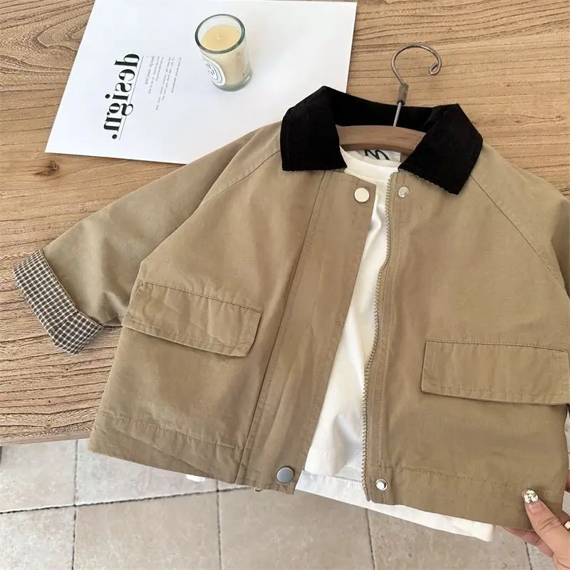 Верхняя одежда с отложным воротником на молнии и длинными рукавами весна 2024