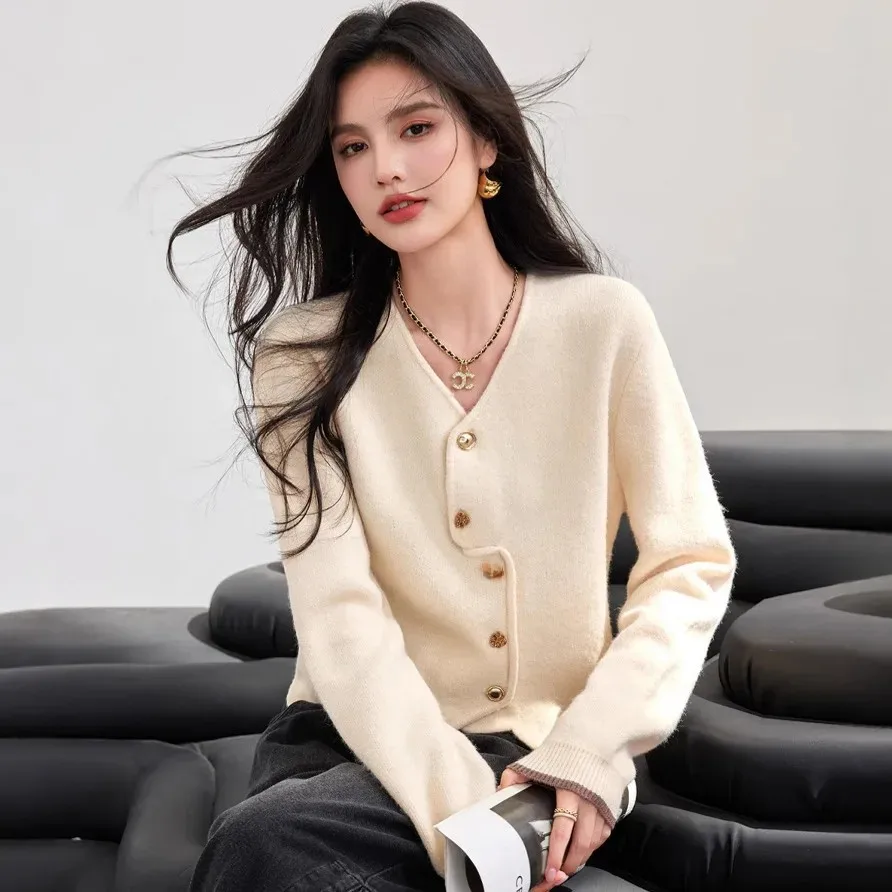 Осенний новый модный мягкий и эластичный вязаный свитер с v-образным вырезом