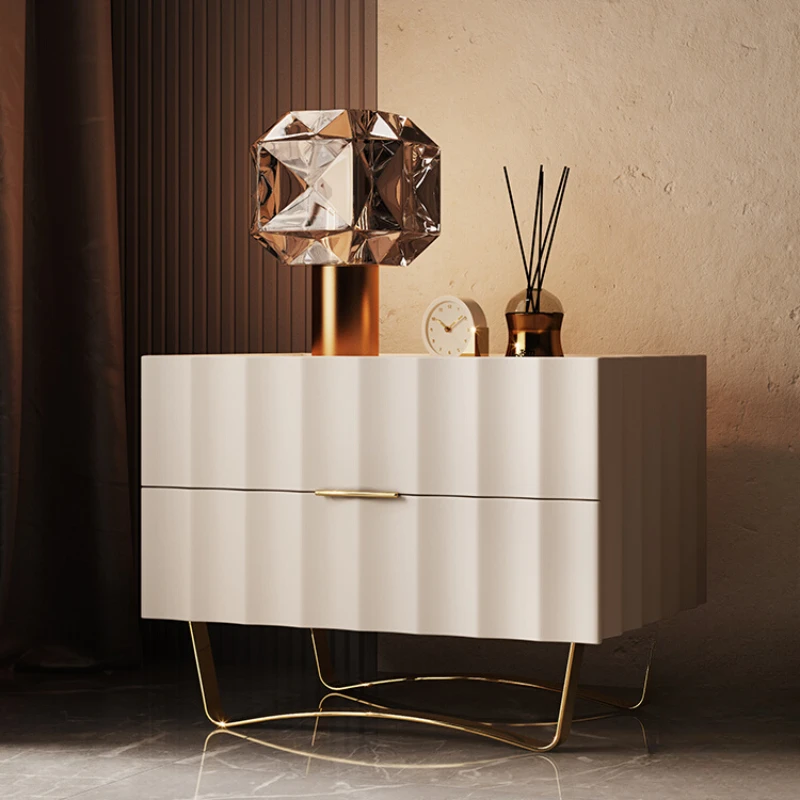 

Intelligent bedside table,with a modern and minimalist charging network in the master bedroom. Red leather bedside table