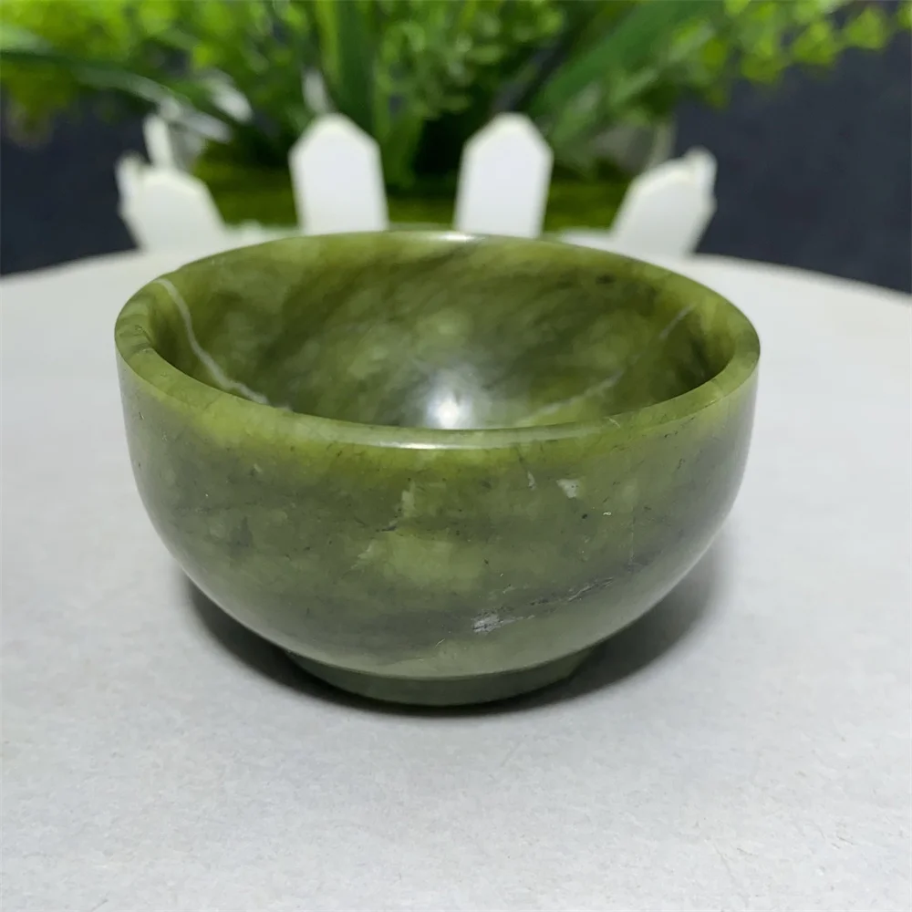 

Нефритовая чаша с хрустальным камнем