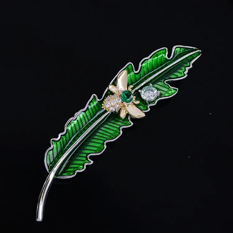 

Micro-inlaid Zircon Bee Brooch Cute Japanese Leaves Corsage Ins Brooch Creative Personality Hundred Matching Accessories Retro