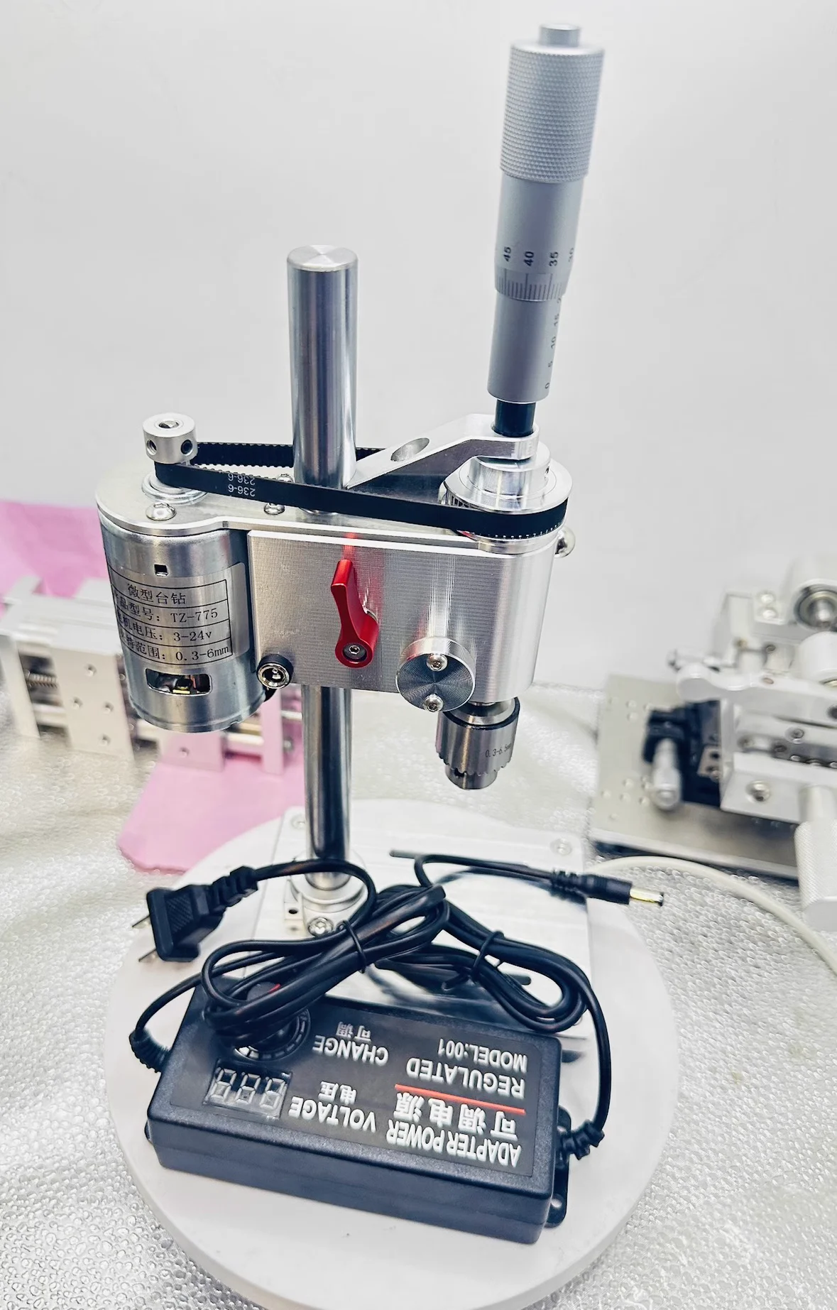 

Микронастольная дрель 0,3-6,5 мм