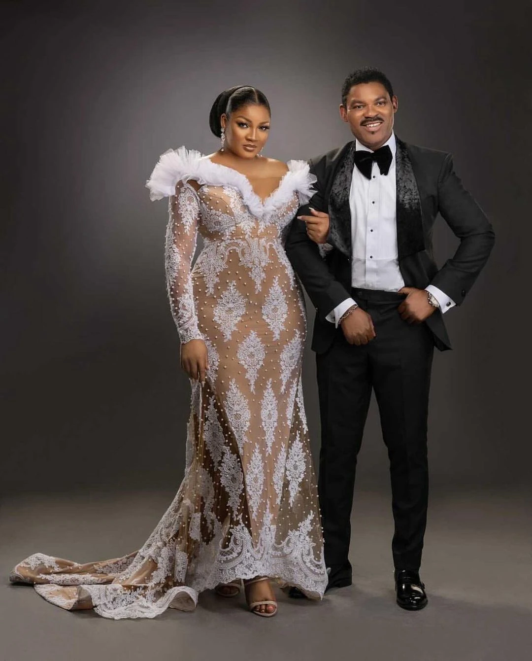 

Plus Size White Evening Dresses V Neck Long Sleeves With Train Custom Made South Africa Prom Party Gowns 2023