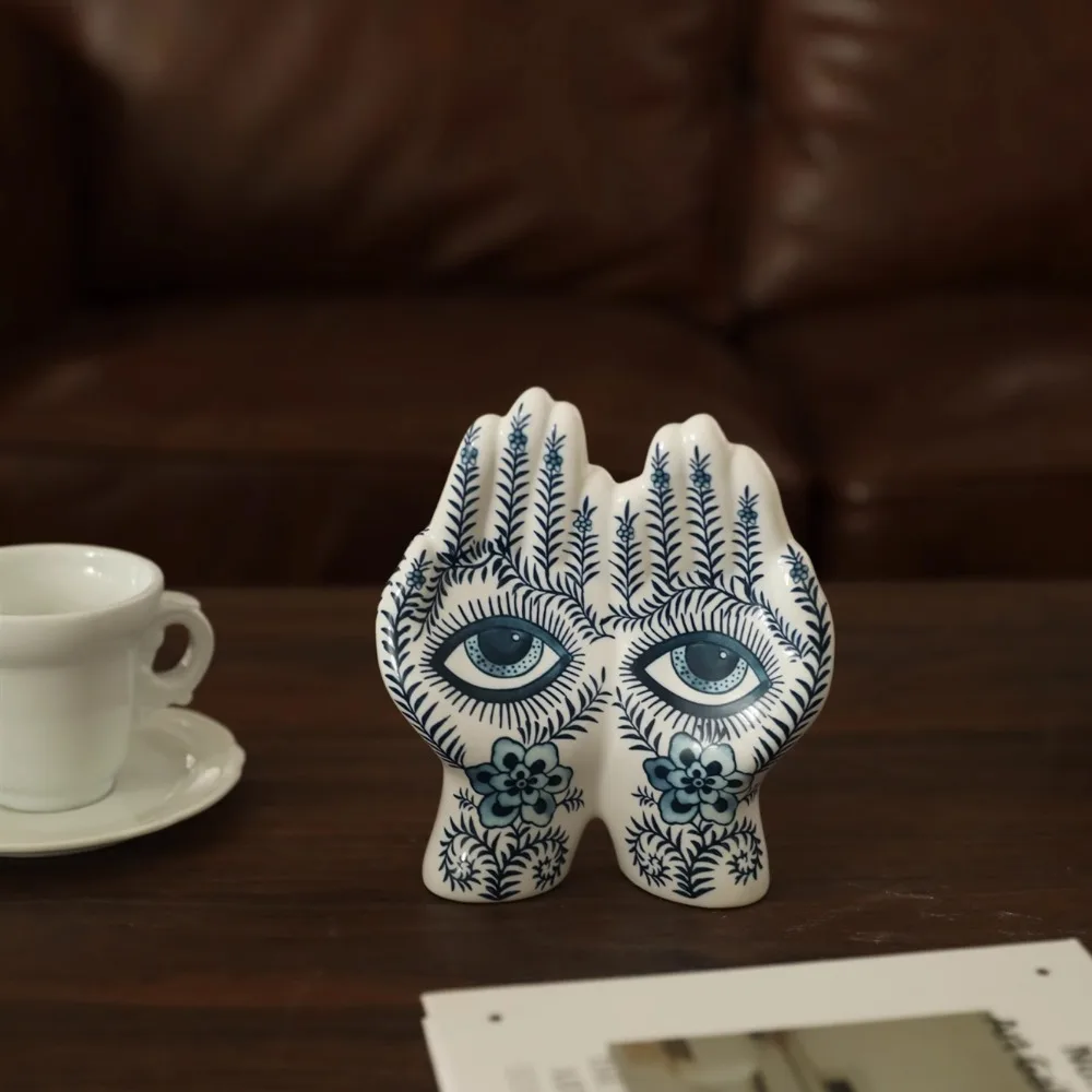 Фото Винный шкаф для гостиной, спальни, настольный шкаф для хранения ключей на ладонь, поделки, подарки на день рождения, скандинавские Ins, абстрактные керамические украшения в форме ладони №5