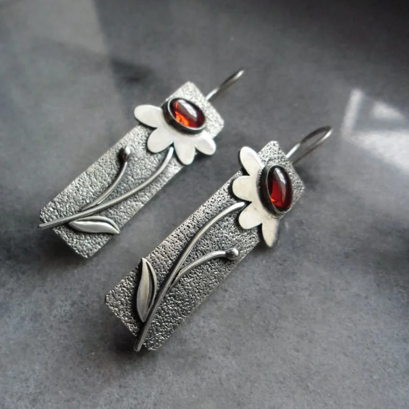 

Vintage Leaf Flower red Stone Earrings Silver Color Carved Plant Blossom Water Drop Metal Earrings for Women Gift