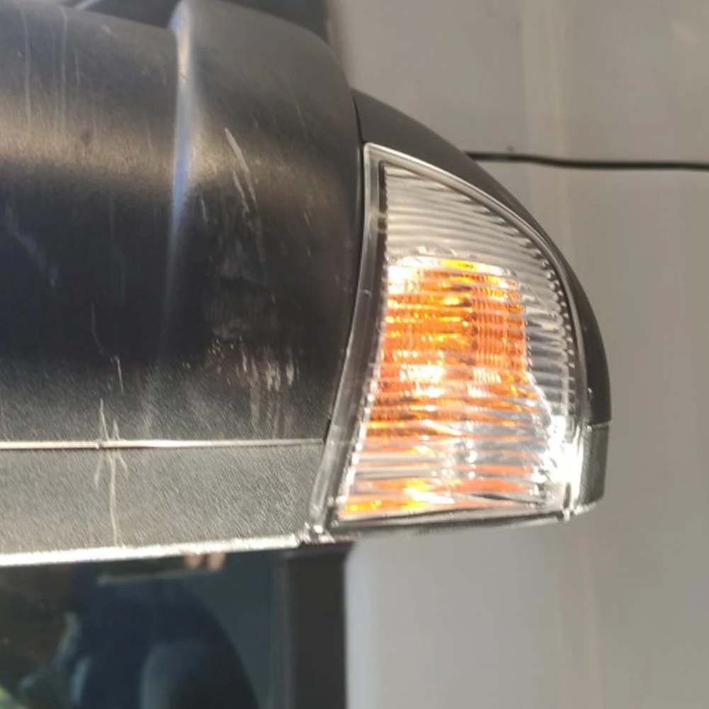 Зеркало заднего вида с поворотным сигналом правой стороны