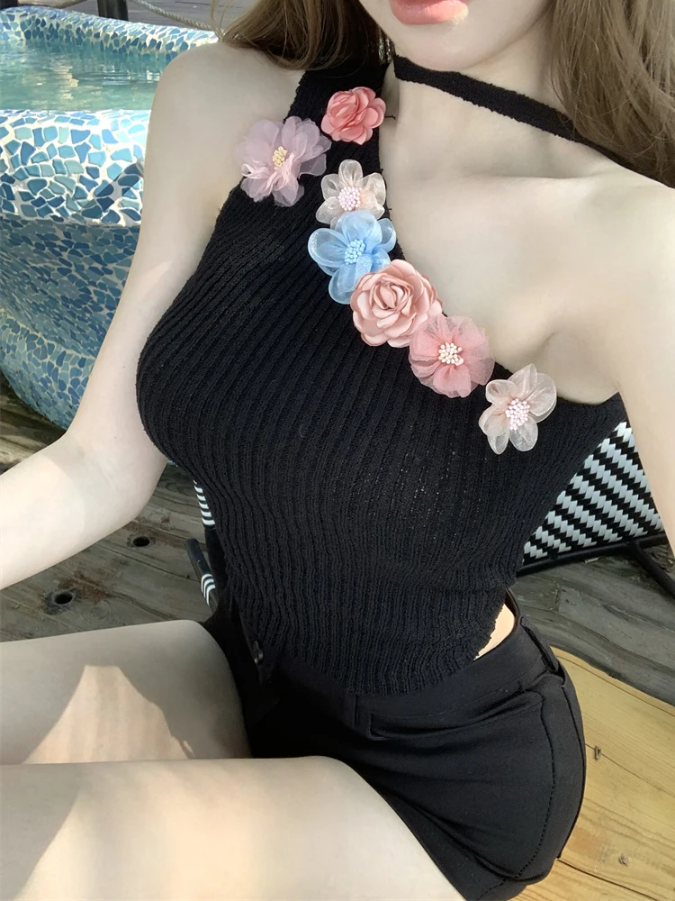 Женский ТРИКОТАЖНЫЙ УКОРОЧЕННЫЙ ТОП с вырезами без рукавов