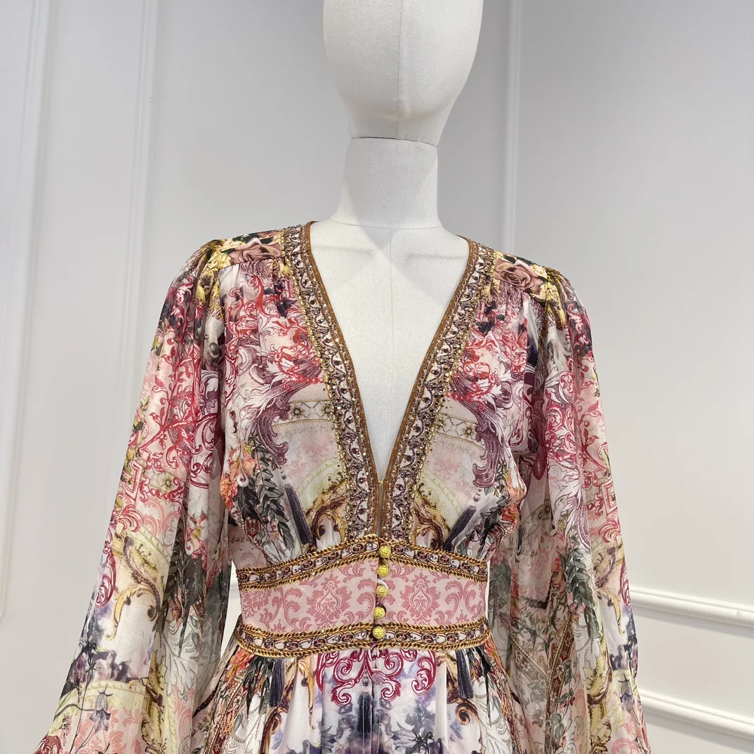 Рисунок 4 - Женское платье средней длины