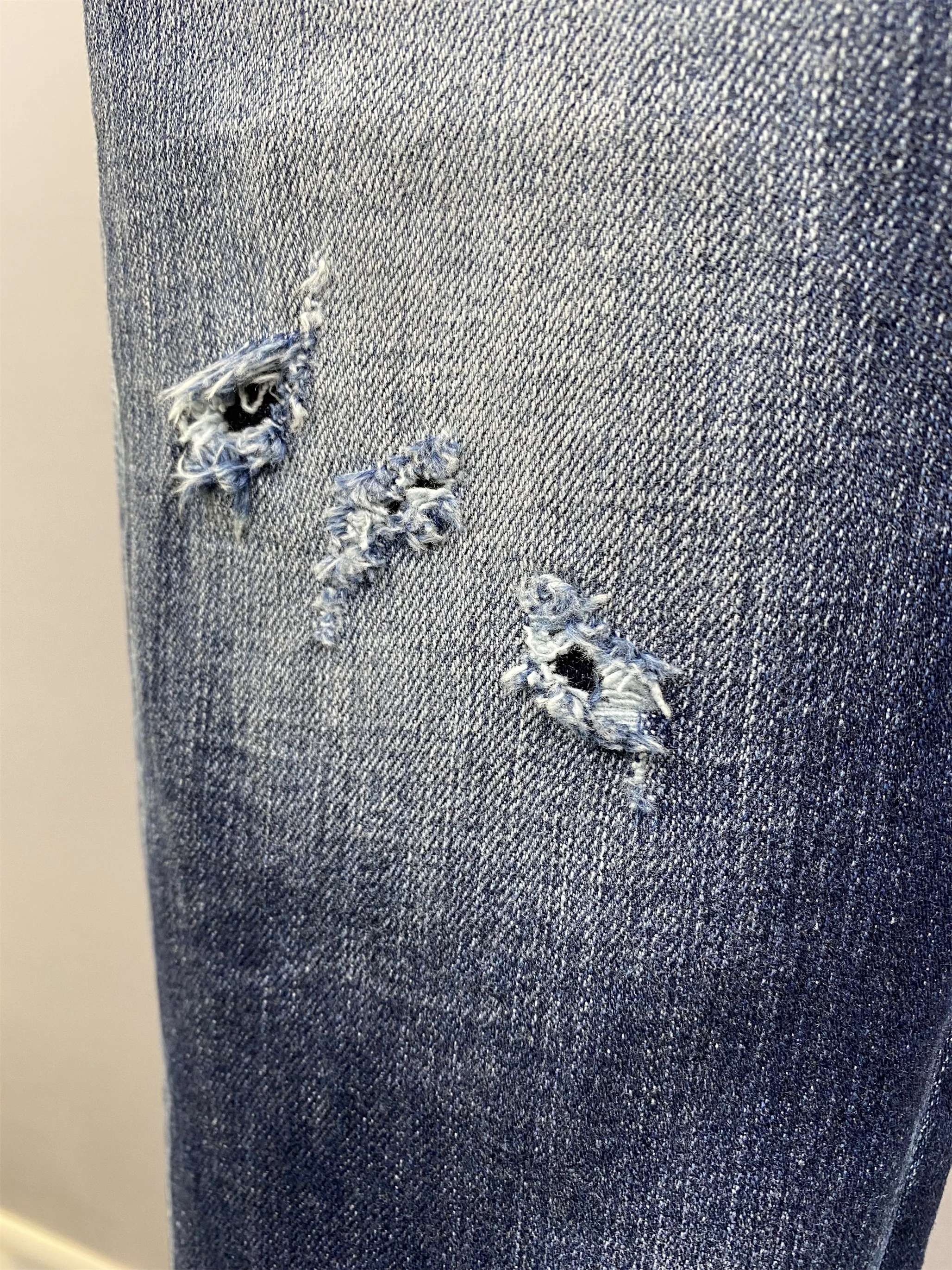 2023 New Black Abrasion Fashion Slim Fit Slim Elastic Speckle Paint Simple and Versatile D2 Jeans for Men with Small Feet