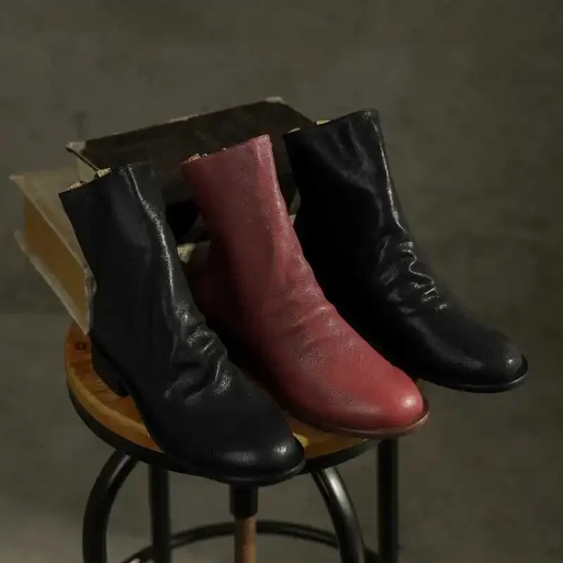 Красные короткие ботинки на низком квадратном каблуке в стиле ретро с круглым