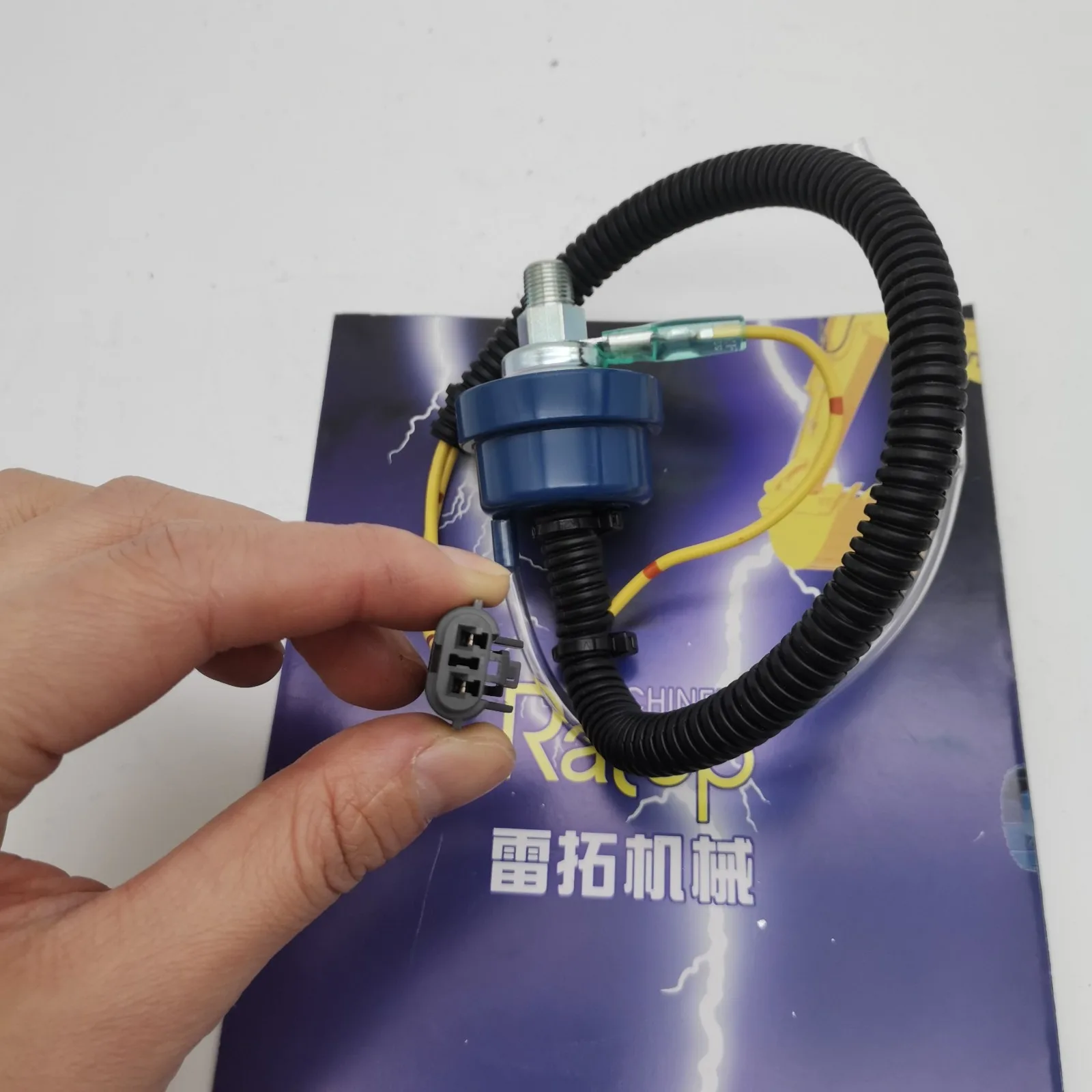 Оригинальные детали экскаватора датчик вакуума KHH10330 для CX130B CX130C CX130D CX210B CX350B CX470B