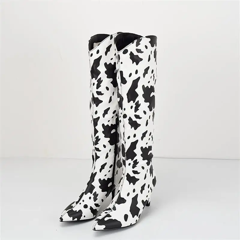 

Рыцарские сапоги с коровьим узором, черные и белые Средние Сапоги, но до колена, осенние и зимние женские длинные сапоги