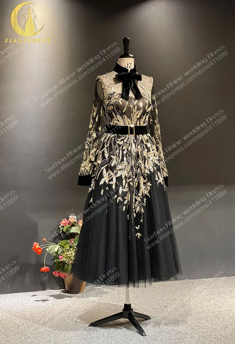 Рисунок 3 - Женское атласное платье с V-образным вырезом