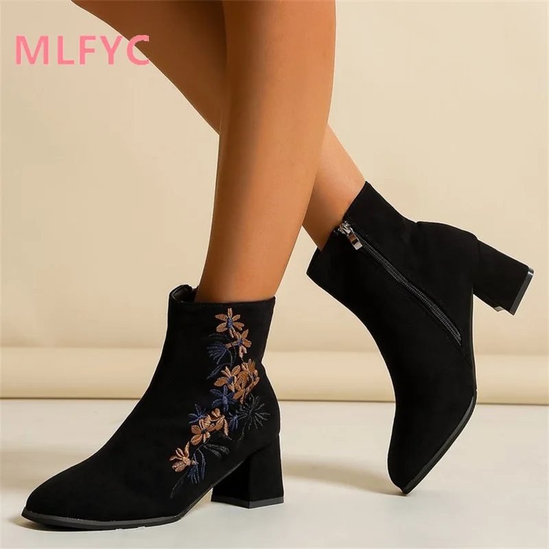 

Embroidered Women's Boots 2023 Autumn/Winter New Ethnic Style Embroidered Thick Heel Short Boots Show Slim Fashion Boots