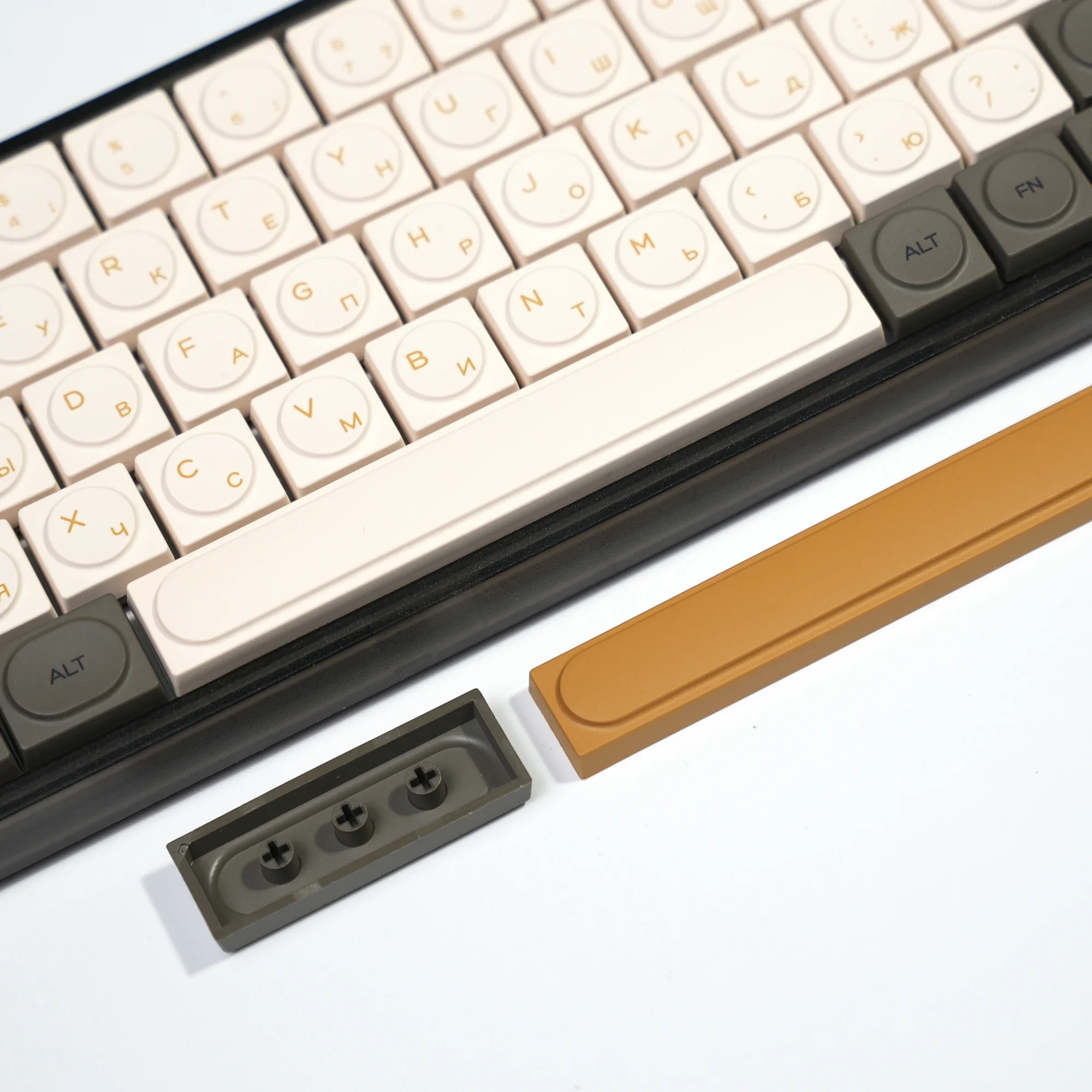 Фото KBDiy PBT низкопрофильные русские колпачки для механических клавиатур, изготовленные на заказ блестящие колпачки для клавиш MX Switch HitBox 138-клавишные колпачки №4