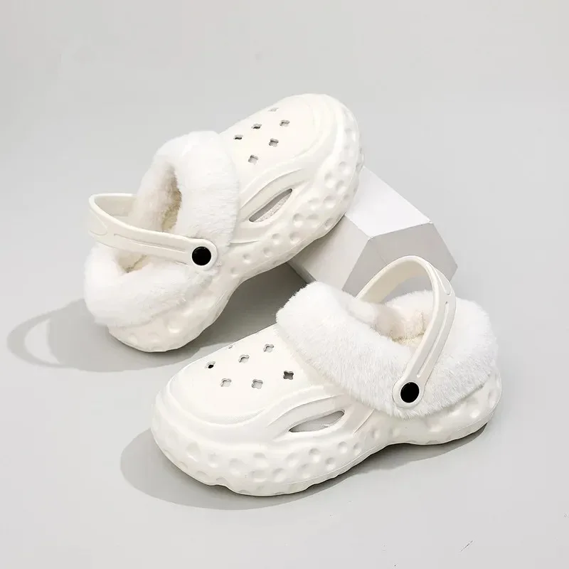 

2024 Winter New Plush Hole Shoes with Thick Sole and High Height Women's Hole Shoes Plush and Thick Warm Cotton Slippers