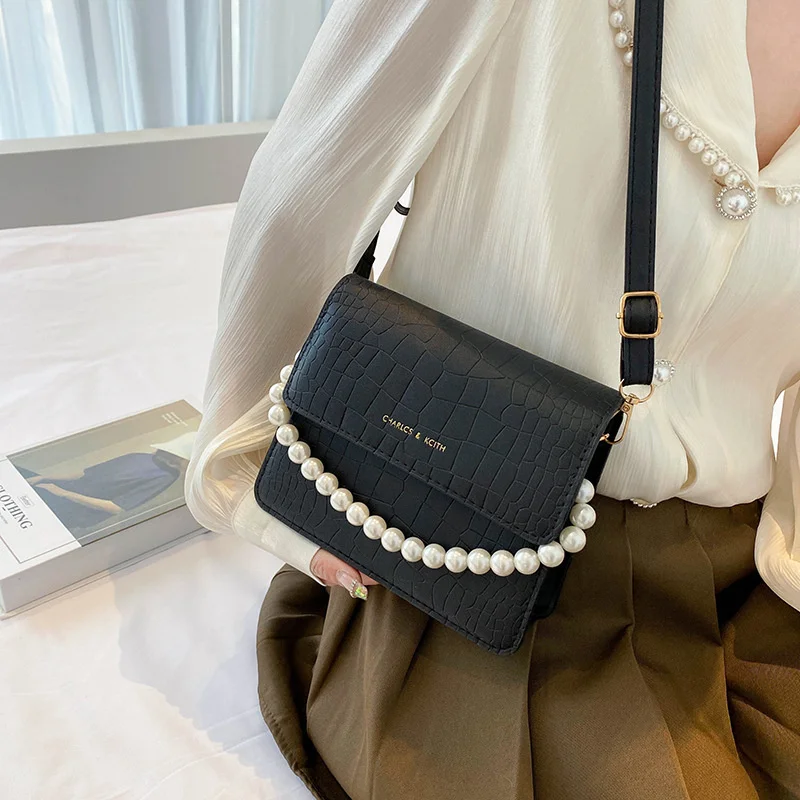 Foreign style pearl handbag women's 2022 spring and summer new fashion temperament simple single Shoulder Messenger Bag