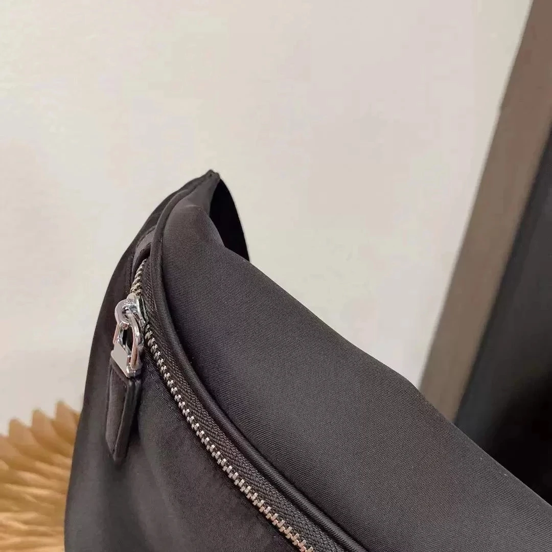 Рисунок 2 - Дизайнерская сумка-бампер