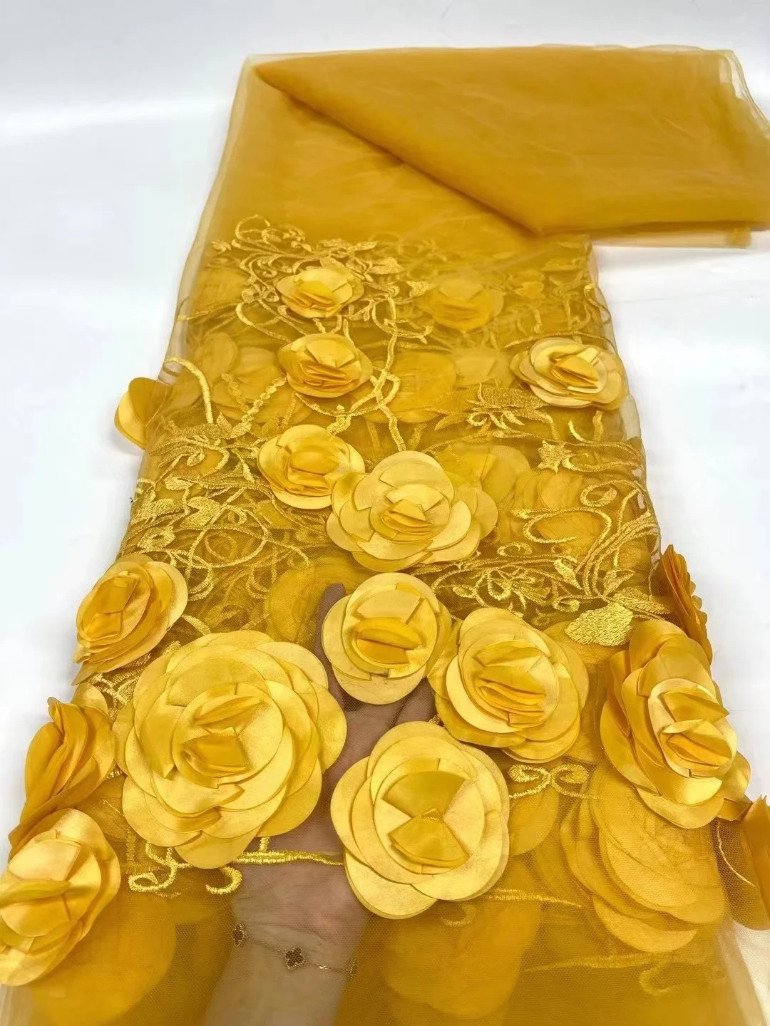 

Luxury Gold African 3d flower Lace Fabric Embroidery French Mesh Lace Fabric For Woman Wedding Or Party Sewing