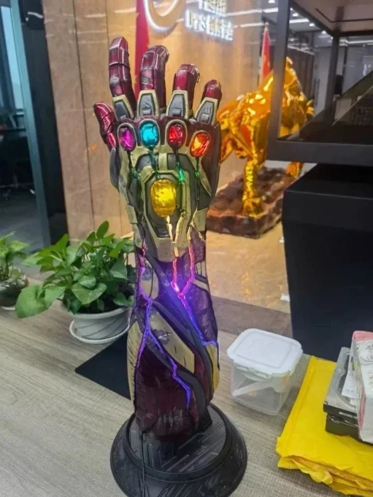Фото Marvel Железный человек Mk85 Nano Infinity перчатка модель 60 см GK фигурка украшение рабочего стола игрушка рукавицы бесконечности подарок на день рождения №3