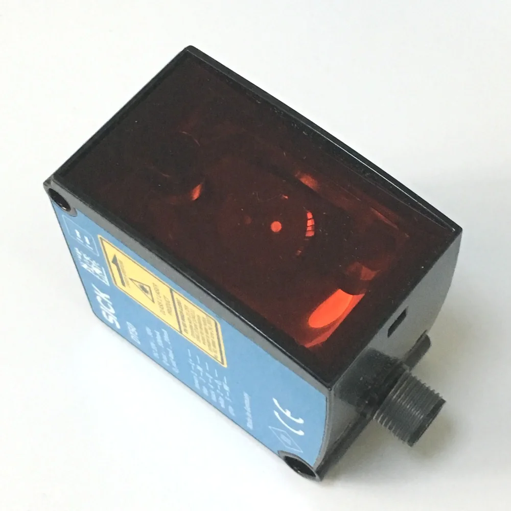 Датчик среднего расстояния Φ M12 5 контактов 1047314