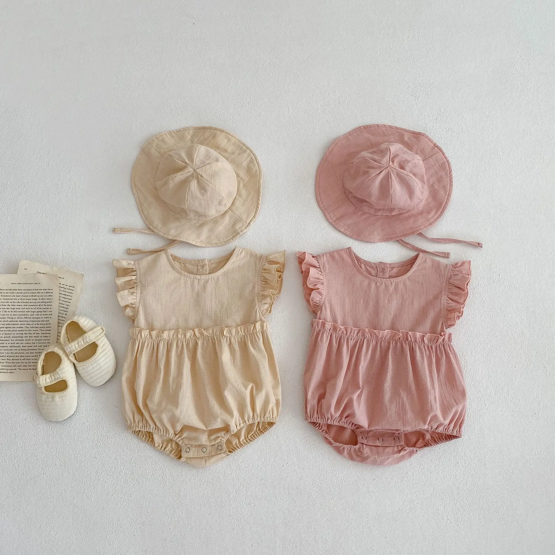 

2023 Ins Summer Baby Girl Jumpsuit Flying Sleeve Muslin Ruffle Boutique Triangle Romper With Sunhat Infant Girl Bodysuit