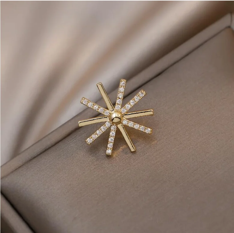 

Anti-Glare Snowflake Small Brooch Waist Artifact Female Neckline Pin Buckle Cardigan Suit Coat Fixed Clothes Accessories Gift