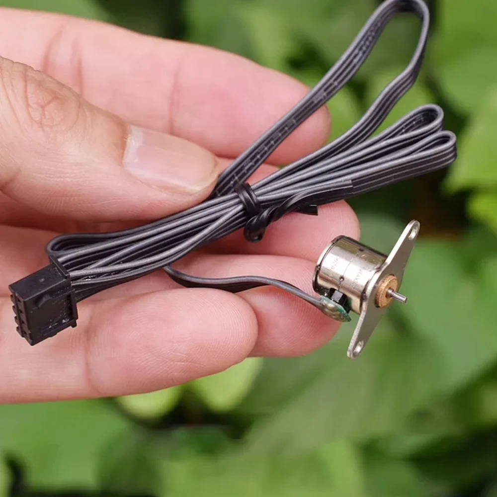 Микро 10-миллиметровый шаговый двигатель 2-фазный 4-проводной шаговый двигатель маленький проводной шаговый двигатель сопротивление 10 Ом 18 градусов