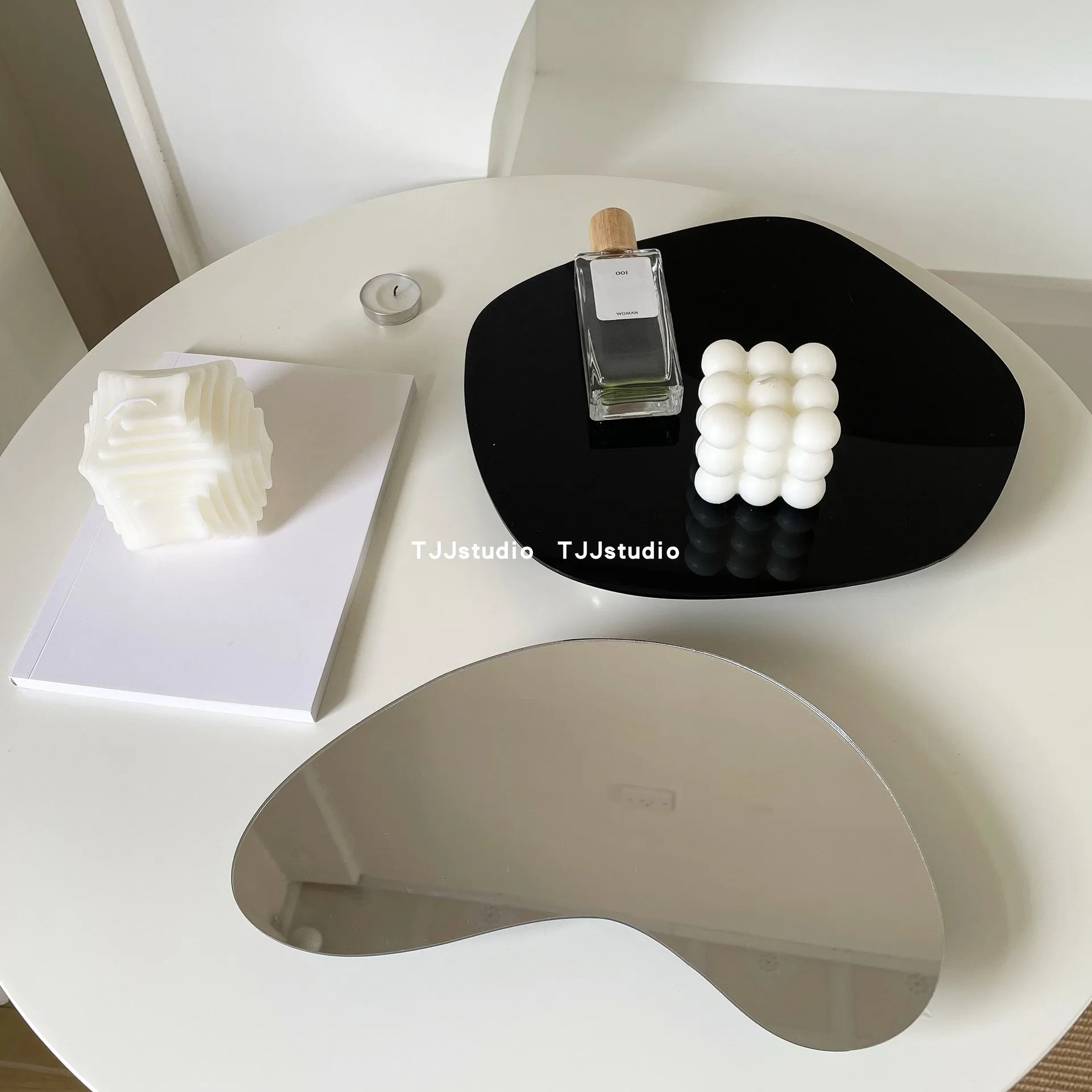 Акриловое зеркало-поднос неправильной геометрической формы стильное украшение