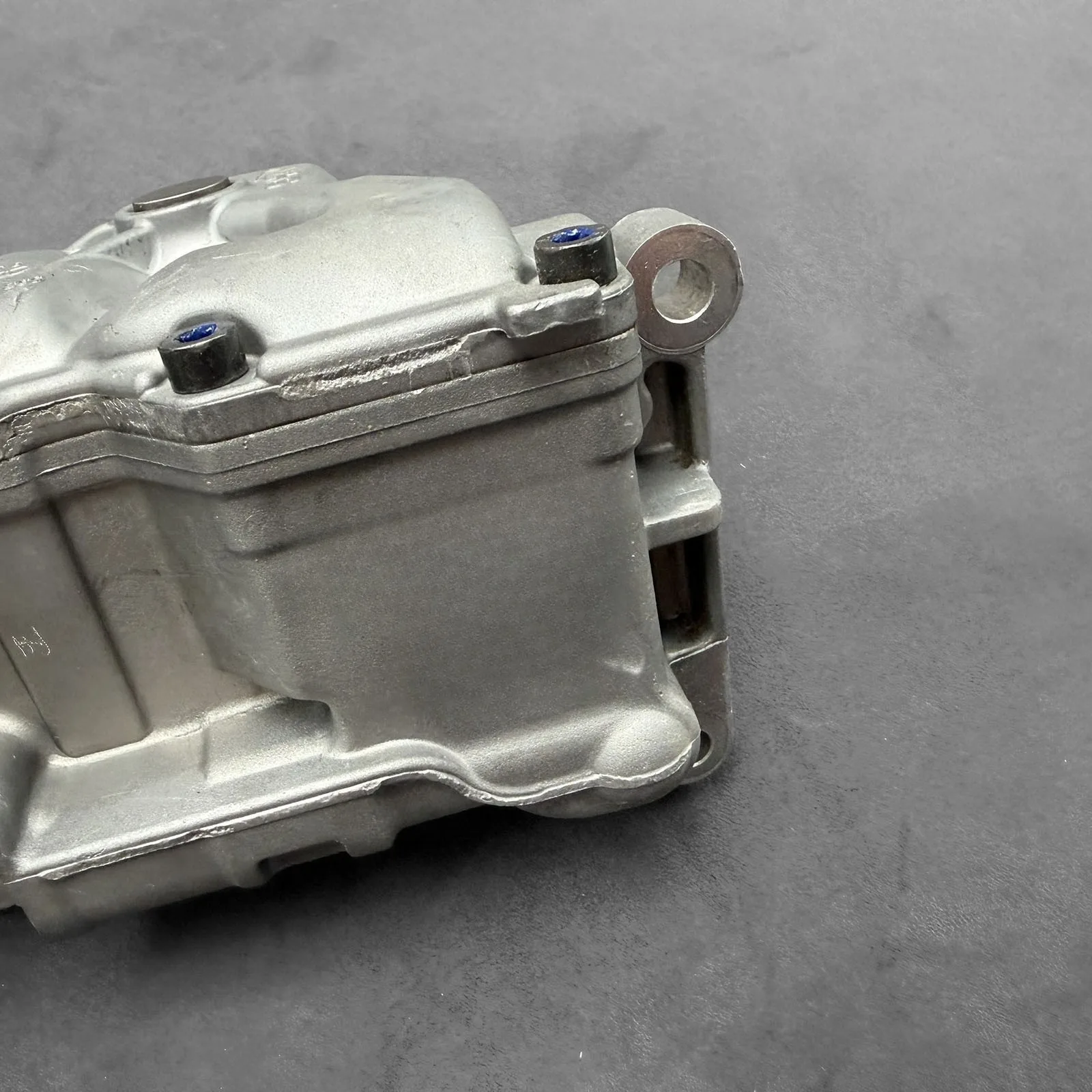 Фото Масляный насос 6E115105G для двигателей 2.4/3.2L AUDI A4/A6/A8/S4/S6/S8 BDW AUK BKH BYU BPK, запчасти и аксессуары для автомобильных двигателей №5
