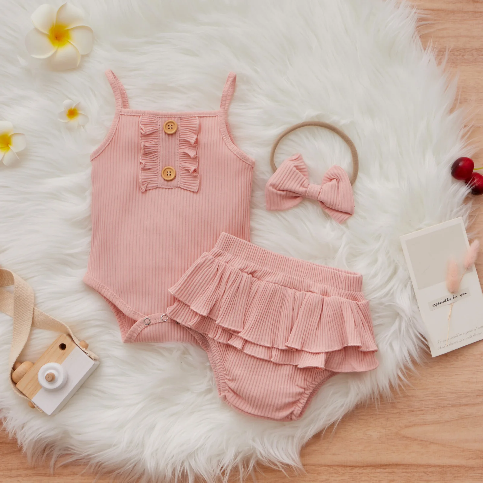 

Three Piece Solid Color Outfits for Infant Baby Girls Button Ruffle Sleeveless Bodysuit Skirt Shorts Headwear 3pcs Cute Clothes