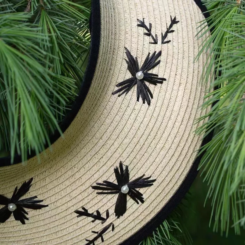 Рисунок 2 - Женская соломенная шляпа с вышивкой