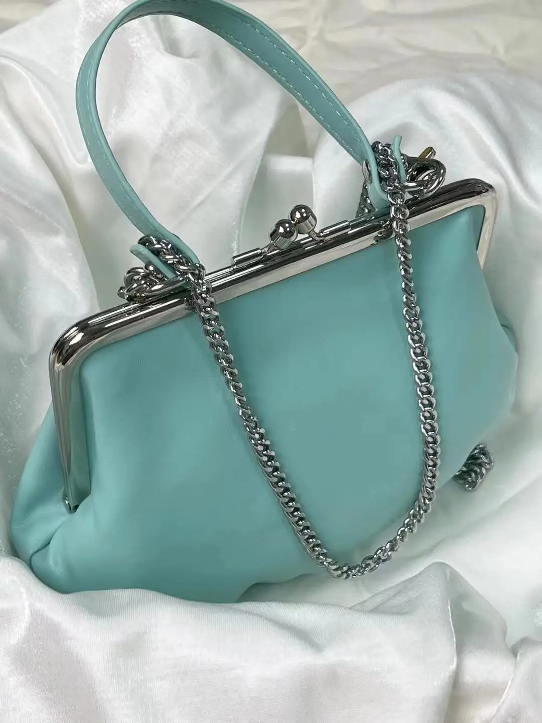 

2022 New Retro dumpling bag leather high quality handbag chain messenger bag