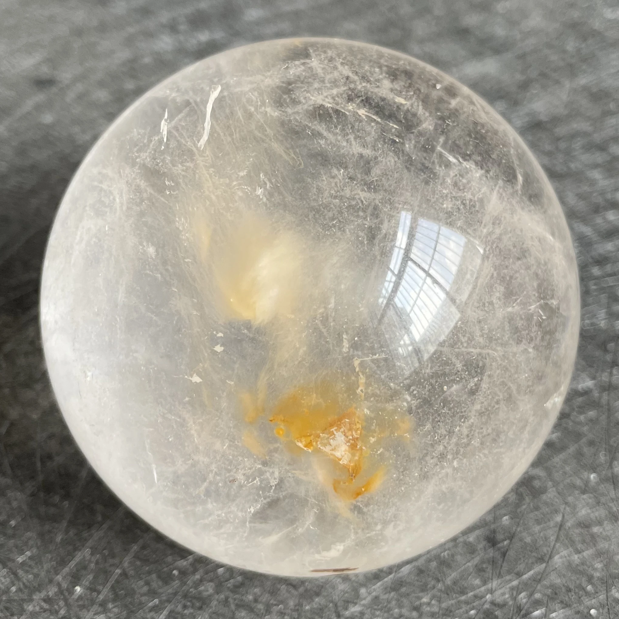 665 г Природный турмалиновый Камень кварцевый рутилированный Шар полированный