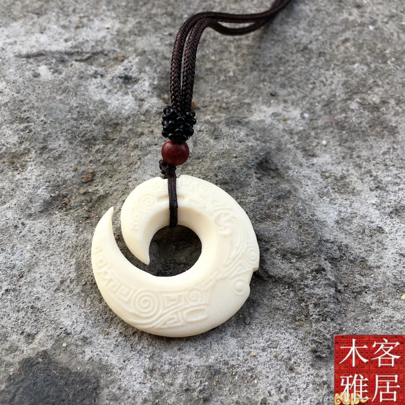 

Ivory Nut Good Luck Comes Pendant Cycle Men's and Women's Pendants Necklace Pendant Peace Buckle Clavicle Necklace Accessory