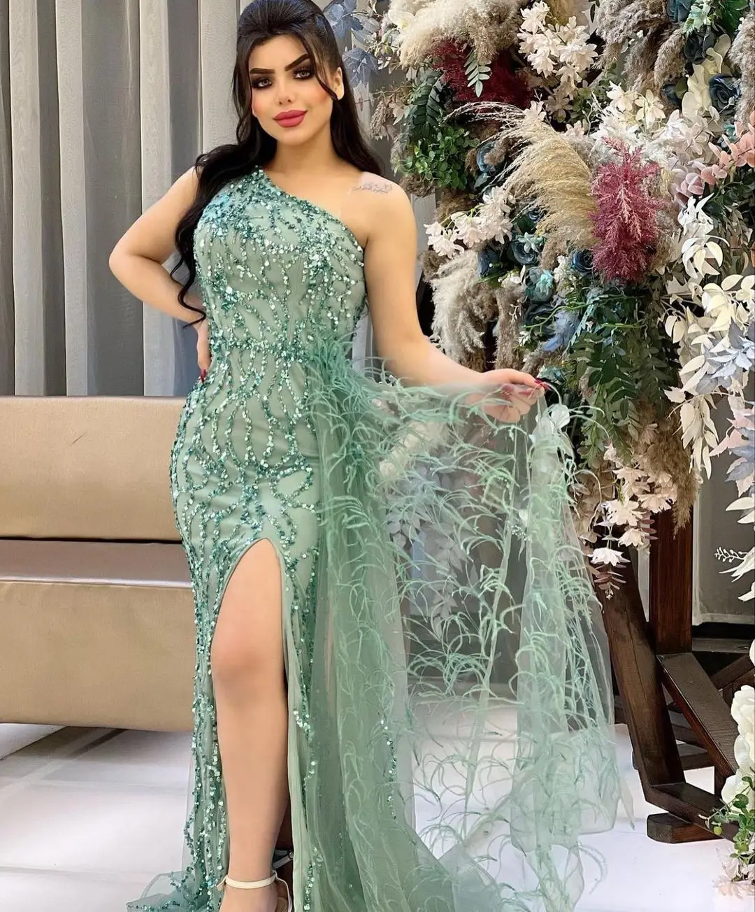 

Vintage Mermaid Evening Dresses One Shoulder Prom Dresses Sequined Beaded Feathers Side Split Floor Length Party Dresses