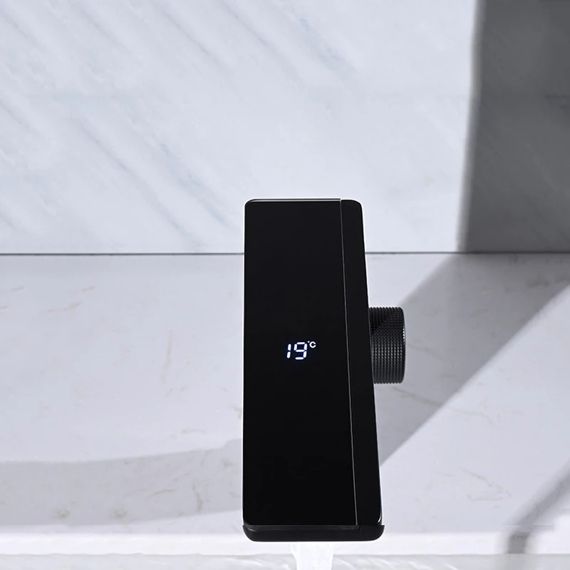 Смеситель для раковины в ванной комнате с цифровым дисплеем