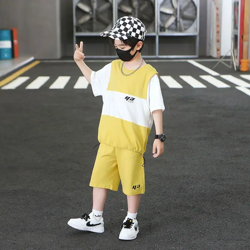 

Футболка с коротким рукавом и шорты для мальчиков-подростков