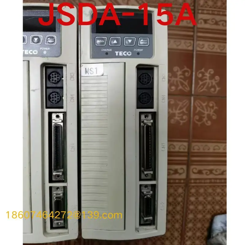 Бывшая в употреблении модель с сервоприводом