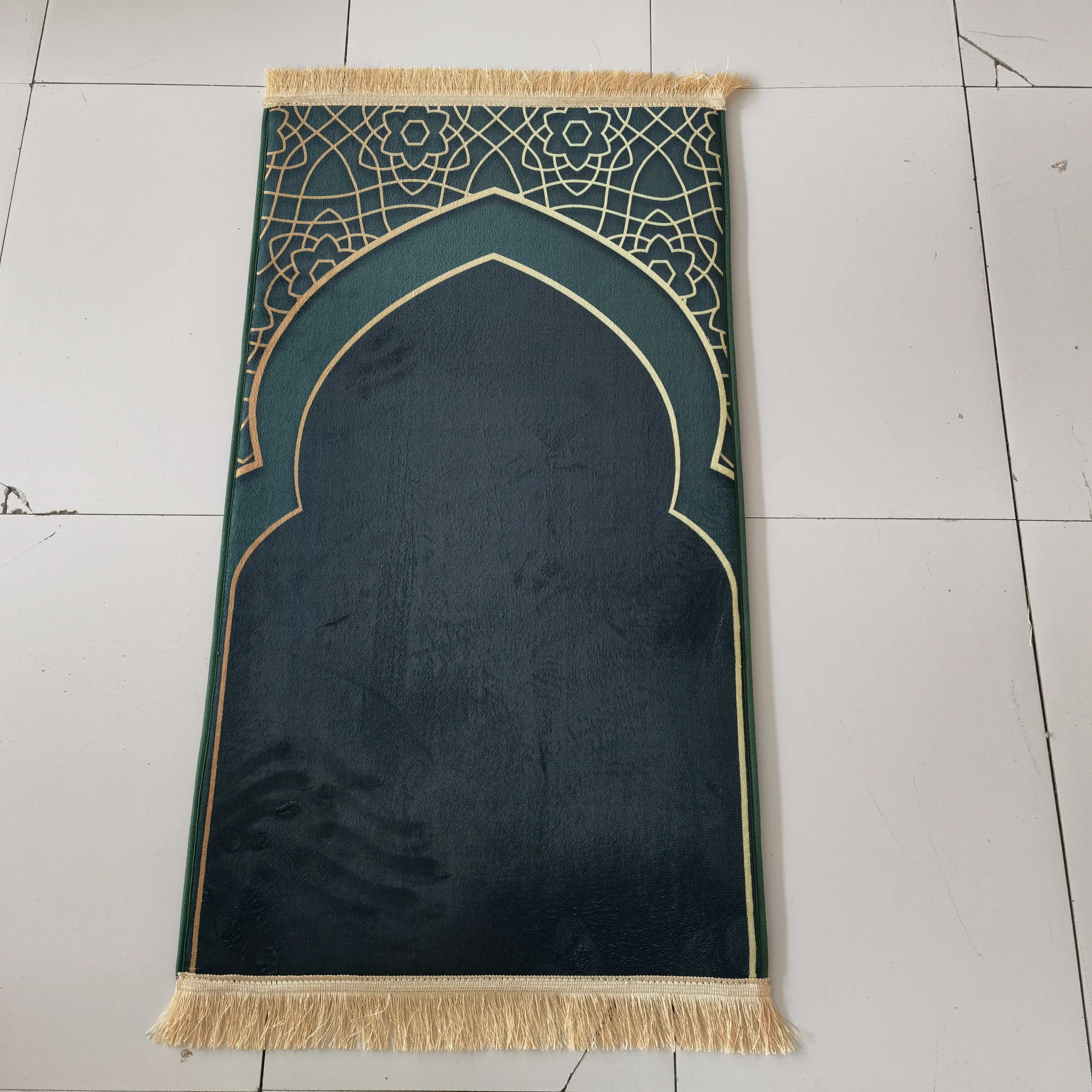 

Большой мусульманский Молитвенный ковер для гостиной, домашний бархатный ковер с кристаллами Qibla, коврик для молитвы в хаджей, ковер для исл...