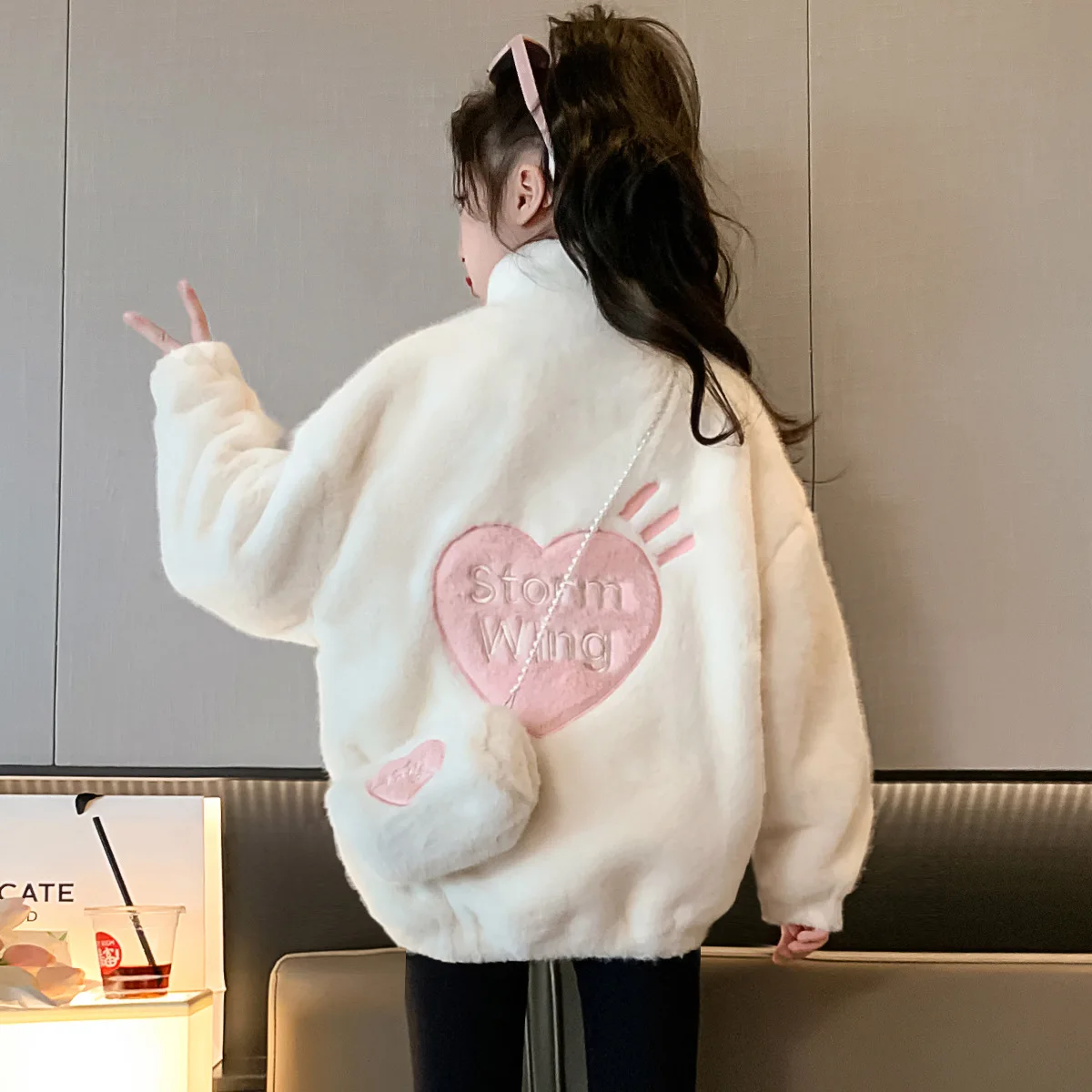 

Плюшевая куртка для девочек, новинка 2023, куртка с воротником-стойкой для подростков, шерстяной свитер для девочек, утепленная теплая зимняя детская одежда